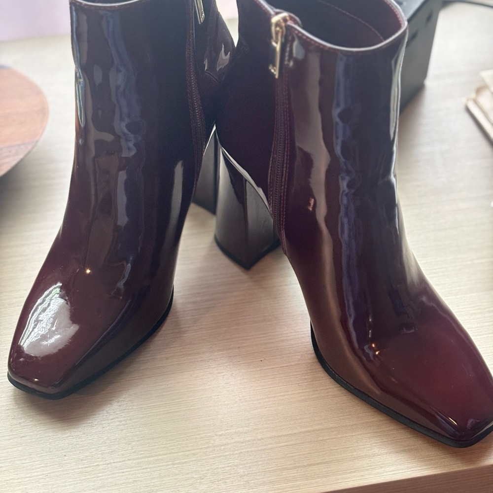 Jennifer Lopez Josey Patent Leather Bootie – Dark Cherry – Size 10M – Side Zip